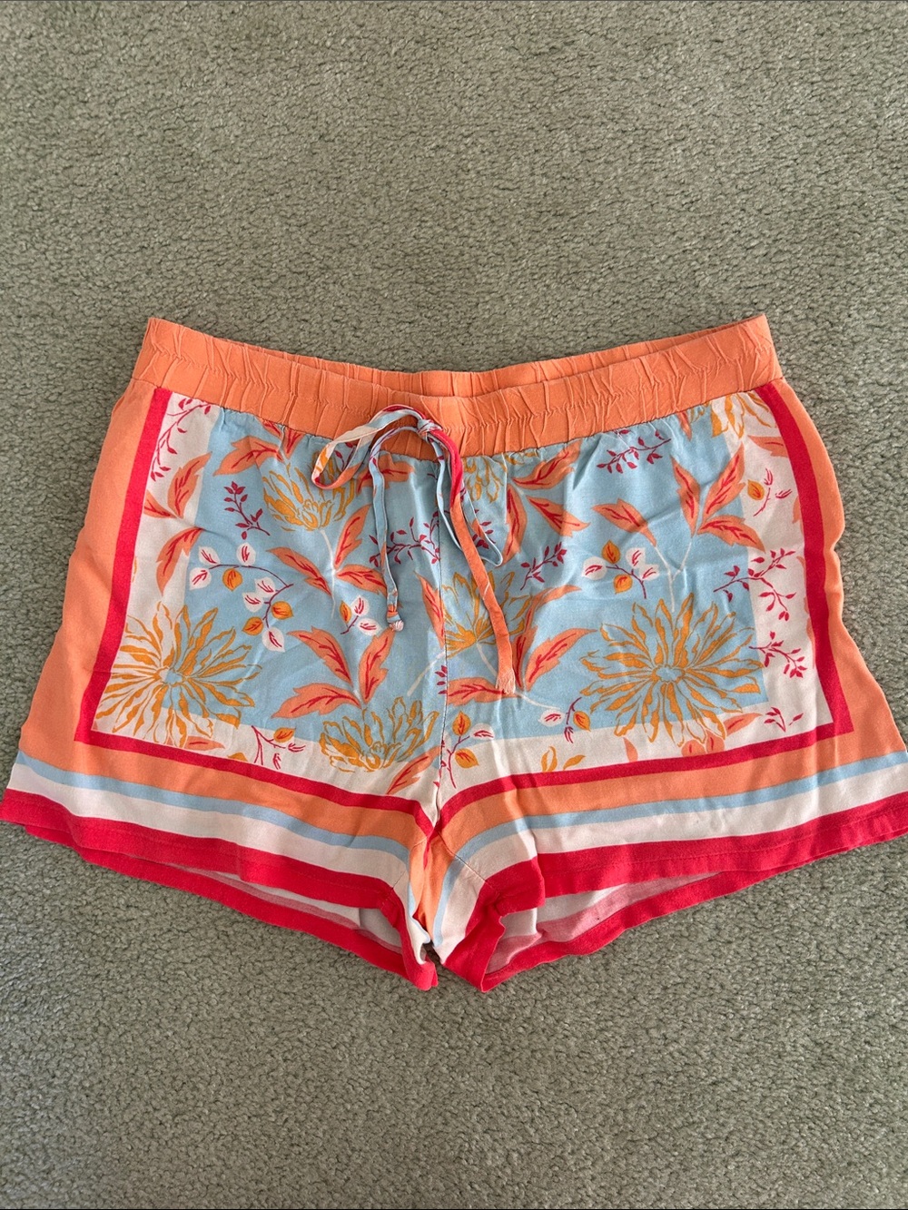 Gypsies & Moondust  Floral Tie Front Shorts size Large